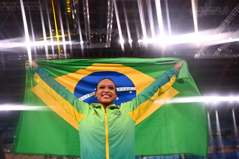 {'nm_midia_inter_thumb1':'https://www.jornaldocomercio.com/_midias/jpg/2021/08/04/206x137/1_857042_01_02-9378818.jpg', 'id_midia_tipo':'2', 'id_tetag_galer':'', 'id_midia':'610a8e0b23fad', 'cd_midia':9378818, 'ds_midia_link': 'https://www.jornaldocomercio.com/_midias/jpg/2021/08/04/857042_01_02-9378818.jpg', 'ds_midia': 'Brazil's Rebeca Andrade celebrates winning gold in the vault event of the artistic gymnastics women's vault final during the Tokyo 2020 Olympic Games at the Ariake Gymnastics Centre in Tokyo on August 1, 2021. (Photo by Loic VENANCE / AFP)', 'ds_midia_credi': 'LOIC VENANCE/AFP/JC', 'ds_midia_titlo': 'Brazil's Rebeca Andrade celebrates winning gold in the vault event of the artistic gymnastics women's vault final during the Tokyo 2020 Olympic Games at the Ariake Gymnastics Centre in Tokyo on August 1, 2021. (Photo by Loic VENANCE / AFP)', 'cd_tetag': '1', 'cd_midia_w': '800', 'cd_midia_h': '533', 'align': 'Left'}