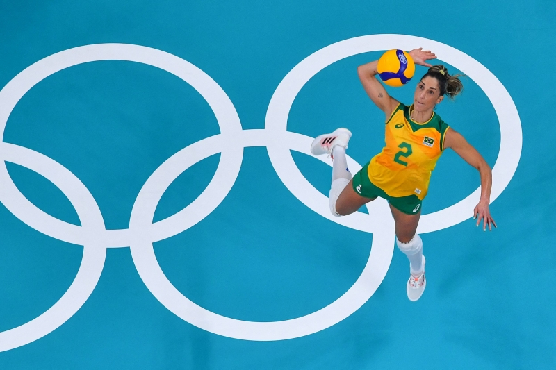 {'nm_midia_inter_thumb1':'https://www.jornaldocomercio.com/_midias/jpg/2021/08/05/206x137/1_881704_01_02-9379732.jpg', 'id_midia_tipo':'2', 'id_tetag_galer':'', 'id_midia':'610bdd8024a91', 'cd_midia':9379732, 'ds_midia_link': 'https://www.jornaldocomercio.com/_midias/jpg/2021/08/05/881704_01_02-9379732.jpg', 'ds_midia': 'Brazil's Caroline de Oliveira Saad Gattaz serves in the women's quarter-final volleyball match between Brazil and Russia during the Tokyo 2020 Olympic Games at Ariake Arena in Tokyo on August 4, 2021. (Photo by Antonin THUILLIER / AFP)', 'ds_midia_credi': 'Antonin THUILLIER/AFP/JC', 'ds_midia_titlo': 'Brazil's Caroline de Oliveira Saad Gattaz serves in the women's quarter-final volleyball match between Brazil and Russia during the Tokyo 2020 Olympic Games at Ariake Arena in Tokyo on August 4, 2021. (Photo by Antonin THUILLIER / AFP)', 'cd_tetag': '1', 'cd_midia_w': '800', 'cd_midia_h': '533', 'align': 'Left'}