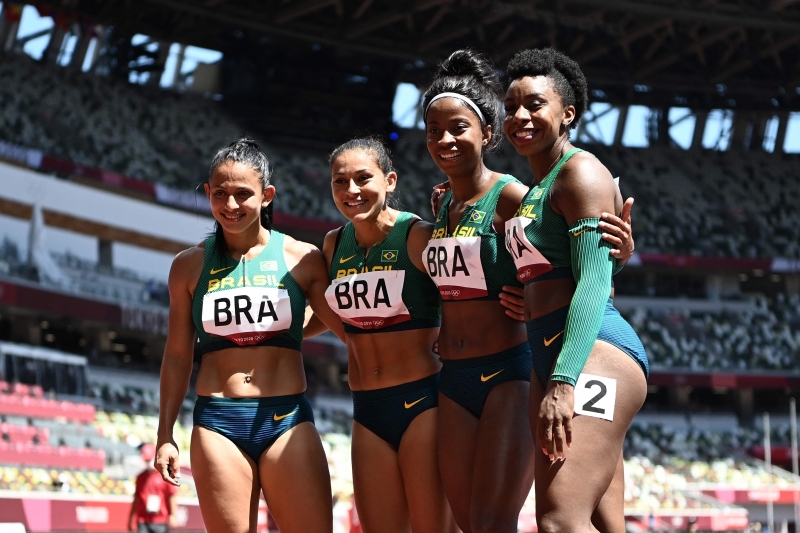 {'nm_midia_inter_thumb1':'https://www.jornaldocomercio.com/_midias/jpg/2021/08/05/206x137/1_883965_01_02-9379708.jpg', 'id_midia_tipo':'2', 'id_tetag_galer':'', 'id_midia':'610bd6f00cd46', 'cd_midia':9379708, 'ds_midia_link': 'https://www.jornaldocomercio.com/_midias/jpg/2021/08/05/883965_01_02-9379708.jpg', 'ds_midia': 'Brazil's team pose after the women's 4x100m relay heats during the Tokyo 2020 Olympic Games at the Olympic Stadium in Tokyo on August 5, 2021. (Photo by Jewel SAMAD / AFP)', 'ds_midia_credi': ' Jewel SAMAD/AFP/JC', 'ds_midia_titlo': 'Brazil's team pose after the women's 4x100m relay heats during the Tokyo 2020 Olympic Games at the Olympic Stadium in Tokyo on August 5, 2021. (Photo by Jewel SAMAD / AFP)', 'cd_tetag': '1', 'cd_midia_w': '800', 'cd_midia_h': '533', 'align': 'Left'}