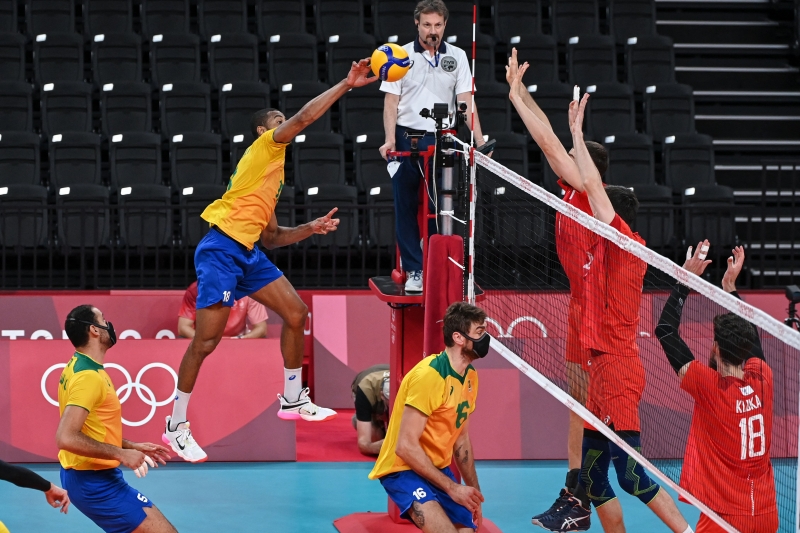 {'nm_midia_inter_thumb1':'https://www.jornaldocomercio.com/_midias/jpg/2021/08/05/206x137/1_885519_01_02-9379720.jpg', 'id_midia_tipo':'2', 'id_tetag_galer':'', 'id_midia':'610bda1003a34', 'cd_midia':9379720, 'ds_midia_link': 'https://www.jornaldocomercio.com/_midias/jpg/2021/08/05/885519_01_02-9379720.jpg', 'ds_midia': 'Brazil's Ricardo Souza (L) hits the ball in the men's semi-final volleyball match between Brazil and Russia during the Tokyo 2020 Olympic Games at Ariake Arena in Tokyo on August 5, 2021. (Photo by YURI CORTEZ / AFP)', 'ds_midia_credi': 'YURI CORTEZ/AFP/JC', 'ds_midia_titlo': 'Brazil's Ricardo Souza (L) hits the ball in the men's semi-final volleyball match between Brazil and Russia during the Tokyo 2020 Olympic Games at Ariake Arena in Tokyo on August 5, 2021. (Photo by YURI CORTEZ / AFP)', 'cd_tetag': '1', 'cd_midia_w': '800', 'cd_midia_h': '533', 'align': 'Left'}