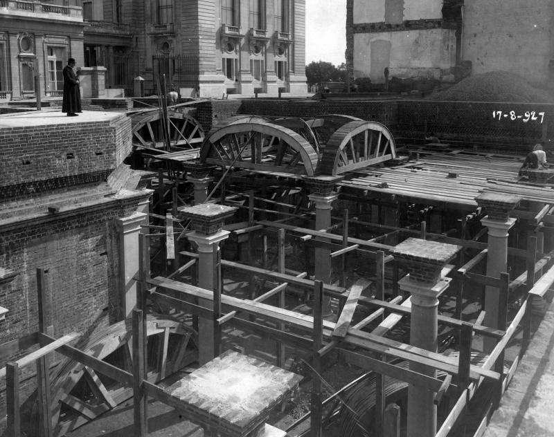 {'nm_midia_inter_thumb1':'https://www.jornaldocomercio.com/_midias/jpg/2021/08/05/206x137/1_foto4-9380219.jpg', 'id_midia_tipo':'2', 'id_tetag_galer':'', 'id_midia':'610c4be84592a', 'cd_midia':9380219, 'ds_midia_link': 'https://www.jornaldocomercio.com/_midias/jpg/2021/08/05/foto4-9380219.jpg', 'ds_midia': 'Porto Alegre - Catedral Metropolitana - faz 100 anos da constru&ccedil;&atilde;o - Colunas e arcos abobadados da cripta, em constru&ccedil;&atilde;o. 1927.  Igreja Cat&oacute;lica', 'ds_midia_credi': 'ARQUIVO C&Uacute;RIA METROPOLITANA/DIVULGA&Ccedil;&Atilde;O/JC', 'ds_midia_titlo': 'Porto Alegre - Catedral Metropolitana - faz 100 anos da constru&ccedil;&atilde;o - Colunas e arcos abobadados da cripta, em constru&ccedil;&atilde;o. 1927.  Igreja Cat&oacute;lica', 'cd_tetag': '1', 'cd_midia_w': '800', 'cd_midia_h': '632', 'align': 'Left'}