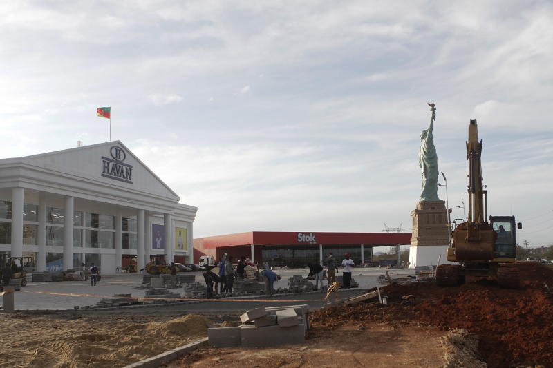 {'nm_midia_inter_thumb1':'https://www.jornaldocomercio.com/_midias/jpg/2021/08/05/206x137/1_ma_050821___havan__2_-9380129.jpg', 'id_midia_tipo':'2', 'id_tetag_galer':'', 'id_midia':'610c4a8318c03', 'cd_midia':9380129, 'ds_midia_link': 'https://www.jornaldocomercio.com/_midias/jpg/2021/08/05/ma_050821___havan__2_-9380129.jpg', 'ds_midia': 'Nova loja da Havan em Porto Alegre', 'ds_midia_credi': 'MARIANA ALVES/JC', 'ds_midia_titlo': 'Nova loja da Havan em Porto Alegre', 'cd_tetag': '1', 'cd_midia_w': '800', 'cd_midia_h': '533', 'align': 'Left'}