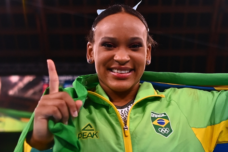 Depois de conquistar um ouro e uma prata em Tóquio, Rebeca se tornou uma celebridade no Brasil
