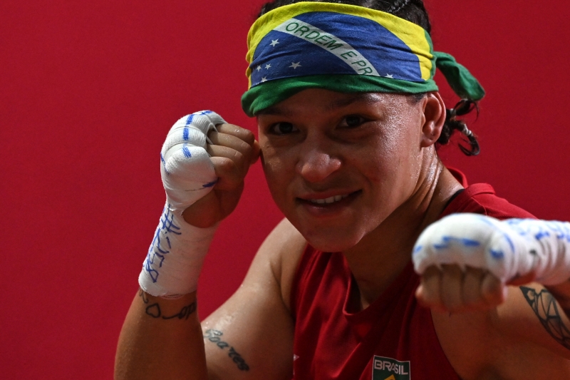 A baiana Bia Ferreira, atual campeã mundial de boxe, está na final da categoria até 60kg