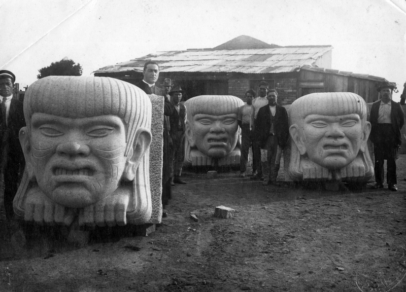 {'nm_midia_inter_thumb1':'https://www.jornaldocomercio.com/_midias/jpg/2021/08/07/206x137/1_foto1-9381234.jpg', 'id_midia_tipo':'2', 'id_tetag_galer':'', 'id_midia':'610e487f63922', 'cd_midia':9381234, 'ds_midia_link': 'https://www.jornaldocomercio.com/_midias/jpg/2021/08/07/foto1-9381234.jpg', 'ds_midia': 'Porto Alegre - Catedral Metropolitana - faz 100 anos da constru&ccedil;&atilde;o - Na foto, Monsenhor Jo&atilde;o Maria Balem posando ao lado das m&iacute;sulas antropom&oacute;rficas esculpidas em granito - Igreja Cat&oacute;lica', 'ds_midia_credi': 'C&Uacute;RIA METROPOLITANA/DIVULGA&Ccedil;&Atilde;O/JC', 'ds_midia_titlo': 'Porto Alegre - Catedral Metropolitana - faz 100 anos da constru&ccedil;&atilde;o - Na foto, Monsenhor Jo&atilde;o Maria Balem posando ao lado das m&iacute;sulas antropom&oacute;rficas esculpidas em granito - Igreja Cat&oacute;lica', 'cd_tetag': '1', 'cd_midia_w': '800', 'cd_midia_h': '576', 'align': 'Left'}