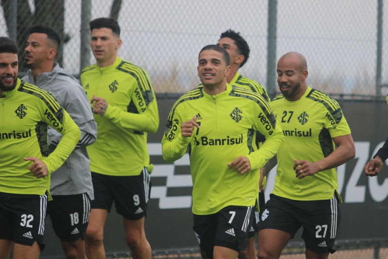 Taison desencantou e marcou o primeiro gol na volta ao clube