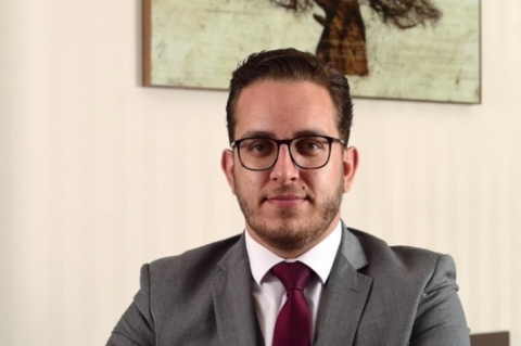 Homens devem ter senso crítico sobre seu papel no sistema de combate à violência, diz Schneider