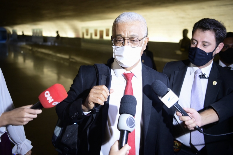 O empresário informou que, além da rede privada, a empresa vendeu o medicamento para municípios 