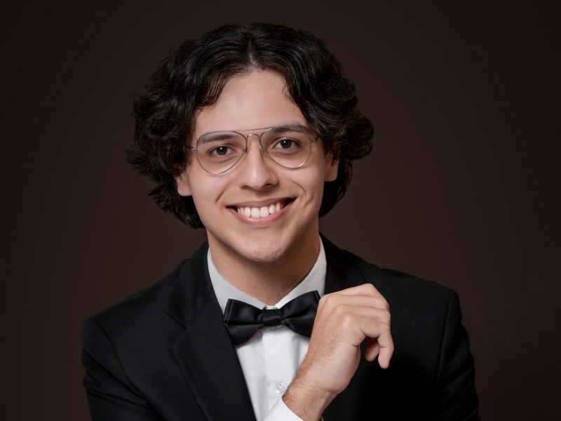 O jovem pianista gaúcho Ervino Rieger participa do concerto como solista 
