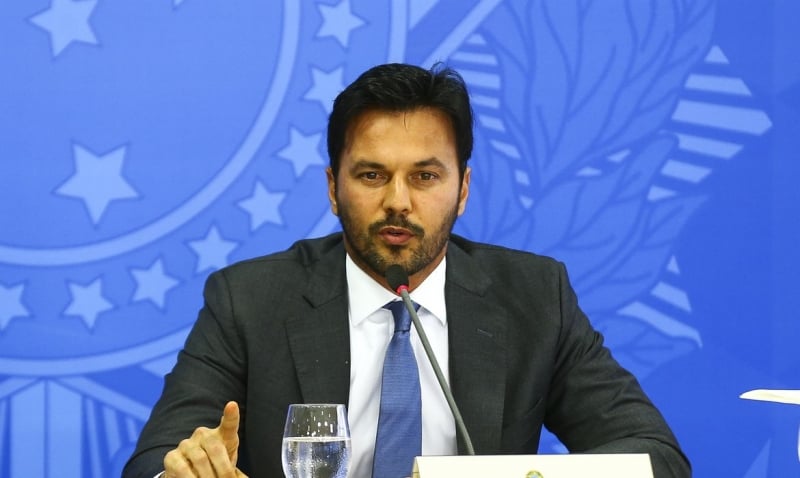 "Estamos em um momento que costumo dizer que é a última janela que temos para resolver o problema no Brasil em relação aos Correios", disse o ministro das Comunicações, Fábio Faria