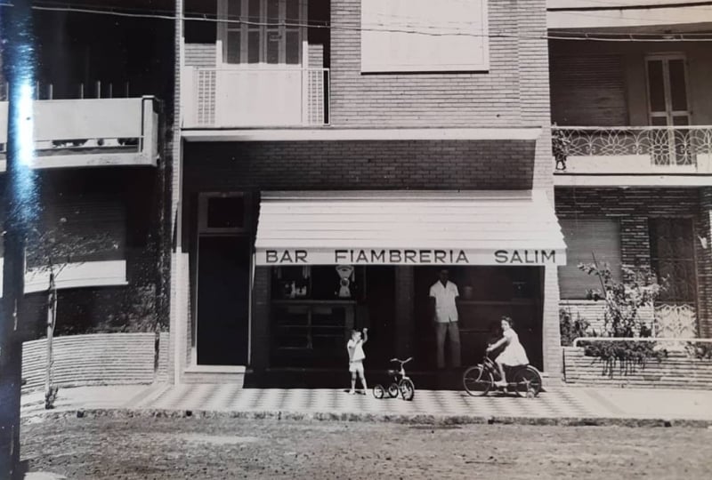 O ponto da rua Jacinto Gomes que, por anos, abrigou o bar Salim recebeu uma nova opera&ccedil;&atilde;o Foto: ARQUIVO PESSOAL/ DIVULGA&Ccedil;&Atilde;O/ JC