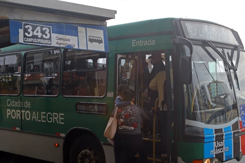 O transporte coletivo de Porto Alegre opera com uma oferta de 90% dos dias úteis