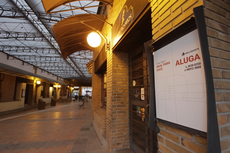 {'nm_midia_inter_thumb1':'https://www.jornaldocomercio.com/_midias/jpg/2021/08/24/206x137/1_ap_24082021___nova_olaria__22_-9395821.jpg', 'id_midia_tipo':'2', 'id_tetag_galer':'', 'id_midia':'612556905ad23', 'cd_midia':9395821, 'ds_midia_link': 'https://www.jornaldocomercio.com/_midias/jpg/2021/08/24/ap_24082021___nova_olaria__22_-9395821.jpg', 'ds_midia': 'Fotos no Nova Olaria das lojas, cafés, livraria Bamboletras e outros empreendimentos localizados no local. ', 'ds_midia_credi': 'ANDRESSA PUFAL/JC', 'ds_midia_titlo': 'Fotos no Nova Olaria das lojas, cafés, livraria Bamboletras e outros empreendimentos localizados no local. ', 'cd_tetag': '1', 'cd_midia_w': '800', 'cd_midia_h': '533', 'align': 'Left'}