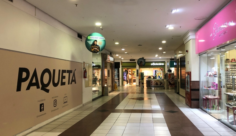 {'nm_midia_inter_thumb1':'https://www.jornaldocomercio.com/_midias/jpg/2021/08/24/206x137/1_whatsapp_image_2021_08_24_at_10_21_51-9395015.jpeg', 'id_midia_tipo':'2', 'id_tetag_galer':'', 'id_midia':'6124f8b113072', 'cd_midia':9395015, 'ds_midia_link': 'https://www.jornaldocomercio.com/_midias/jpg/2021/08/24/whatsapp_image_2021_08_24_at_10_21_51-9395015.jpeg', 'ds_midia': 'Minuto Varejo - Lindoia Shopping- corredor com lojas do empreendimento - comércio - shopping de bairro - Porto Alegre  ', 'ds_midia_credi': 'FABIO IRIGOITE/SHOPPING LINDOIA/DIVULGAÇÃO/JC', 'ds_midia_titlo': 'Minuto Varejo - Lindoia Shopping- corredor com lojas do empreendimento - comércio - shopping de bairro - Porto Alegre  ', 'cd_tetag': '1', 'cd_midia_w': '800', 'cd_midia_h': '463', 'align': 'Left'}