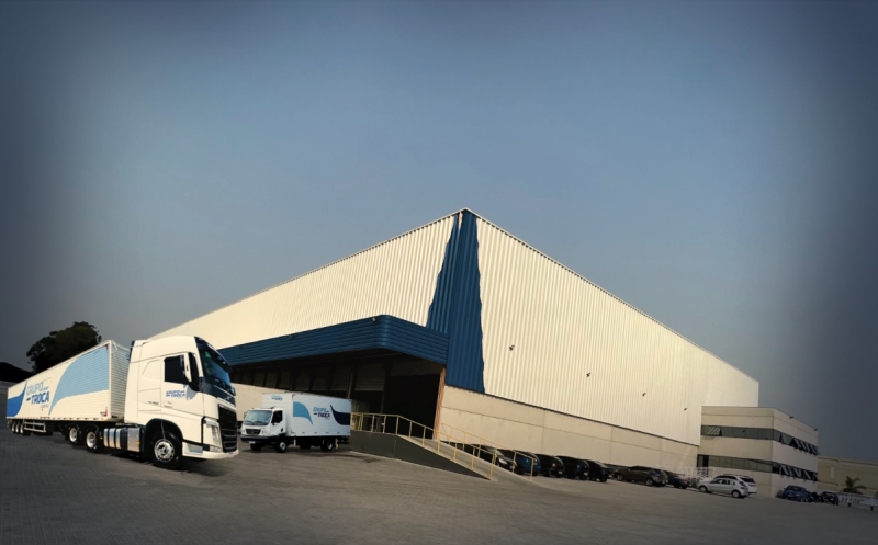O empreendimento conta com 48 docas no sistema cross docking