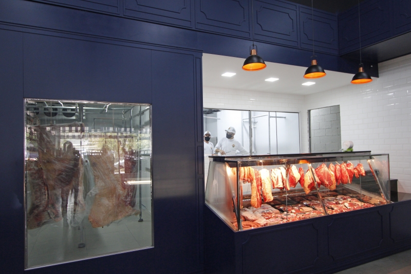 Fotos do novo Armaz&eacute;m Bomgado e da dona Ana Scofano. Foto: ANDRESSA PUFAL/JC