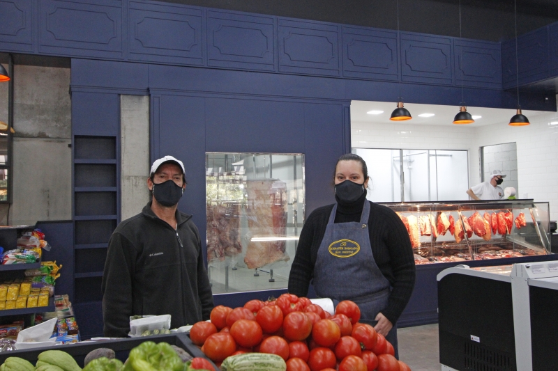 Fotos do novo Armaz&eacute;m Bomgado e da dona Ana Scofano. Foto: ANDRESSA PUFAL/JC