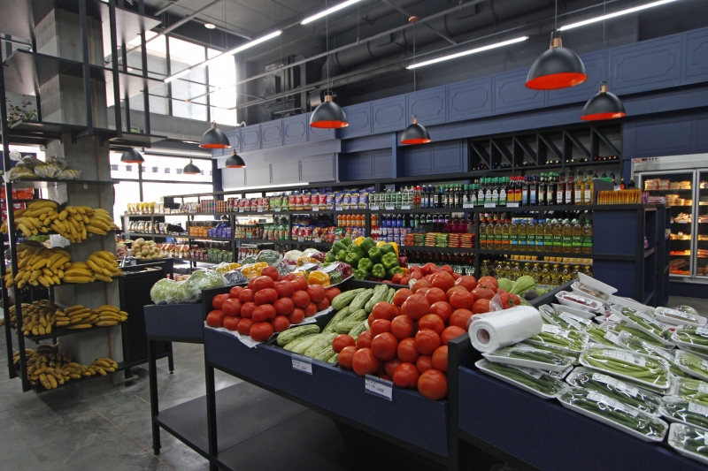 Fotos do novo Armaz&eacute;m Bomgado e da dona Ana Scofano. Foto: ANDRESSA PUFAL/JC