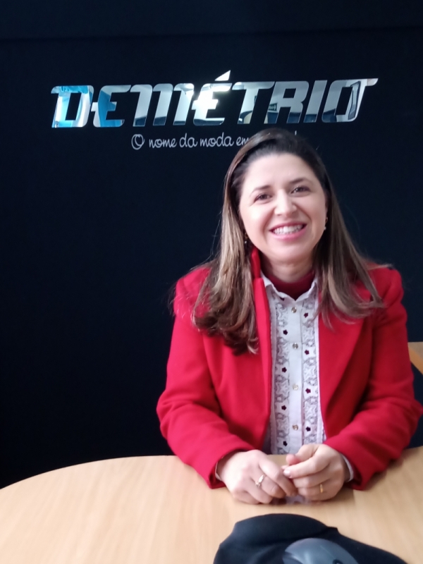 Lidiani Nunes Demétrio de Oliveira administra a Malhas Demétrio Foto: Arquivo Pessoal/Divulgação/JC