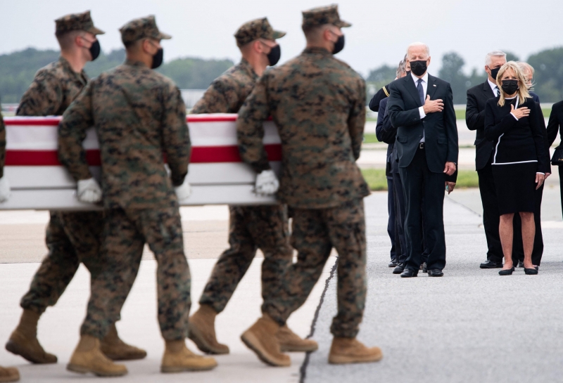 O presidente dos EUA, Joe Biden, participou de homenagem os mortos no atentado ocorrido no aeroporto de Cabul