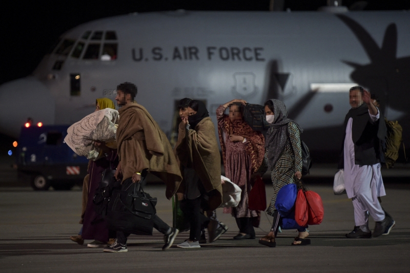 Reunião busca formas de norte-americanos e cidadãos de outros países deixarem o Afeganistão