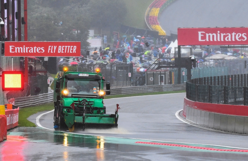 Forte chuva que caiu no circuito belga não permitiu que a prova fosse disputada em sua totalidade
