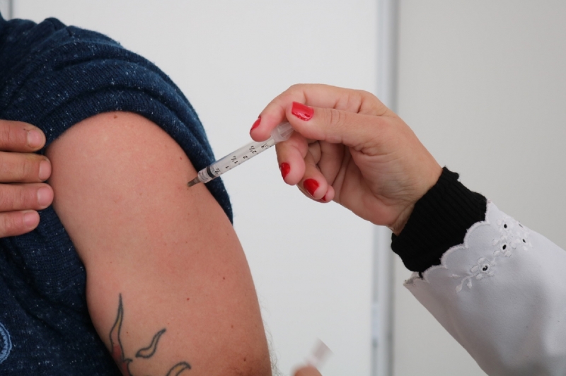 Será mantida também a imunização de adolescentes com comorbidades de 12 anos a 17 anos