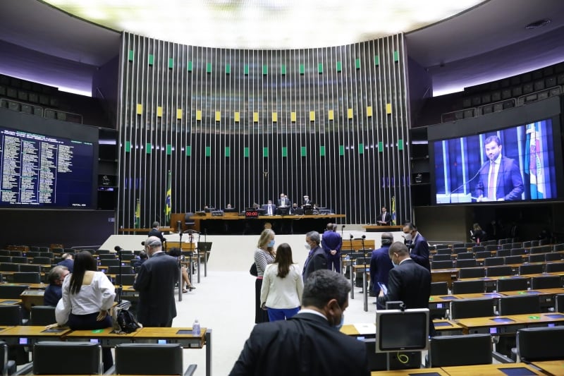 Para os defensores da proposta, o projeto é uma resposta à expansão de cursos de medicina e a uma fragilidade na formação dos profissionais