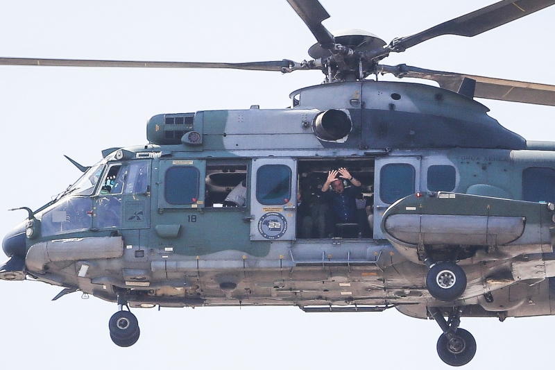 Após participar dos atos em Brasília, o presidente se deslocou para São Paulo em helicóptero