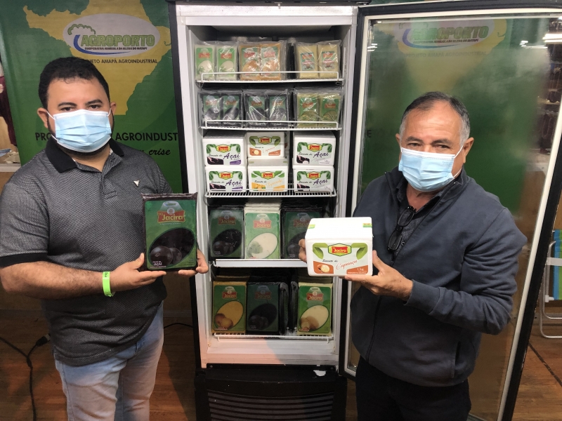 {'nm_midia_inter_thumb1':'https://www.jornaldocomercio.com/_midias/jpg/2021/09/07/206x137/1_f32863e5_46b3_4ce8_82e7_275adae4a2ef-9408281.jpeg', 'id_midia_tipo':'2', 'id_tetag_galer':'', 'id_midia':'6137b47d62fa3', 'cd_midia':9408281, 'ds_midia_link': 'https://www.jornaldocomercio.com/_midias/jpg/2021/09/07/f32863e5_46b3_4ce8_82e7_275adae4a2ef-9408281.jpeg', 'ds_midia': 'Do Amapá, Max Souza (esquerda) e Souza trouxeram polpas de frutas e até sorvete orgânico', 'ds_midia_credi': 'PATRICIA COMUNELLO/ESPECIAL/JC', 'ds_midia_titlo': 'Do Amapá, Max Souza (esquerda) e Souza trouxeram polpas de frutas e até sorvete orgânico', 'cd_tetag': '1', 'cd_midia_w': '800', 'cd_midia_h': '600', 'align': 'Left'}