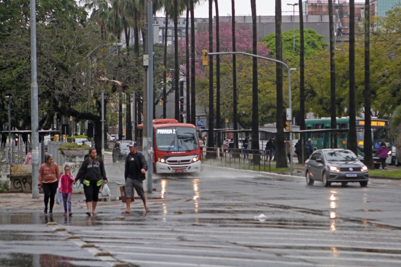 Pode chover forte em alguns bairros da Capital e com risco de transtornos
