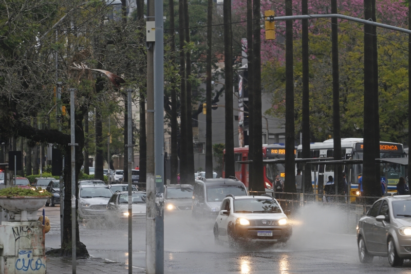 Em Porto Alegre pode ocorrer chuva forte e até vendavais a partir do período da tarde 