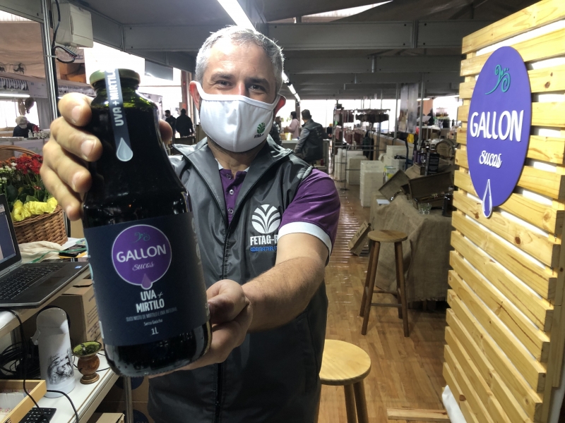 "Já tem saúde com suco normal. Com mirtilo, é em dobro", avisa o dono da Sucos Gallon 