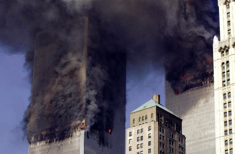 Ataques terroristas contra as torres do World Trade Center em Nova York ocorreram em 2001