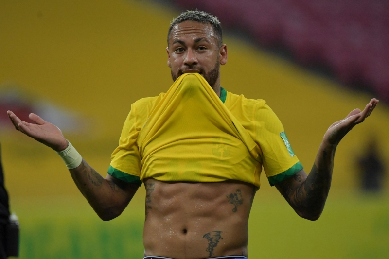 Neymar publicou uma foto nas redes sociais com a legenda 'gordinho bom de bola'