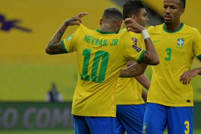 Neymar e Éverton Ribeiro marcaram os gols da vitória brasileira ainda no primeiro turno