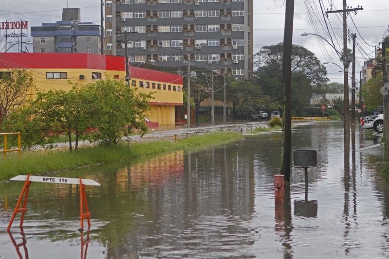 Trecho próximo da avenida Assis Brasil inundou três vezes em 20 dias