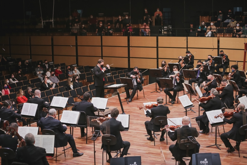 Com regência de Evandro Matté, orquestra faz espetáculo em homenagem à Semana Farroupilha