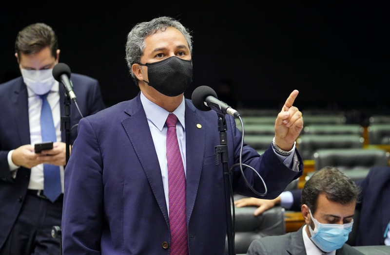 Deputado federal Efraim Filho (DEM-PB) é autor do projeto de lei que estende a desoneração da folha 