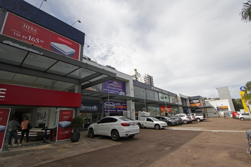 Fotos do centro Ipiranga Center e fachada das lojas do local Foto: ANDRESSA PUFAL/JC