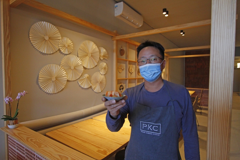 Fotos do Restaurante PKC e do dono, Rafael Kim. Foto: ANDRESSA PUFAL/JC