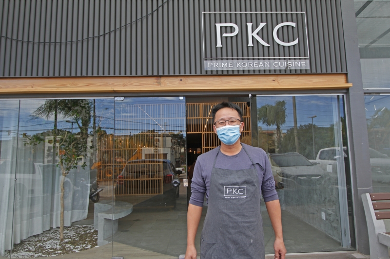 Fotos do Restaurante PKC e do dono, Rafael Kim. Foto: ANDRESSA PUFAL/JC