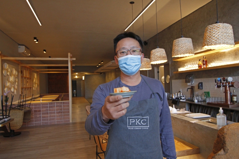 Fotos do Restaurante PKC e do dono, Rafael Kim. Foto: ANDRESSA PUFAL/JC