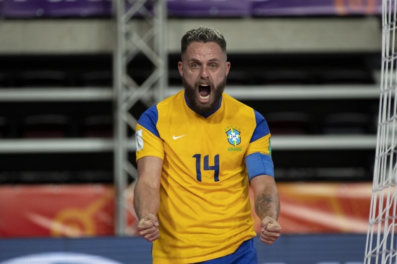 Polite subtle mode Brasil goleia República Checa por 4 a 0 e avança às oitavas no Mundial de  Futsal