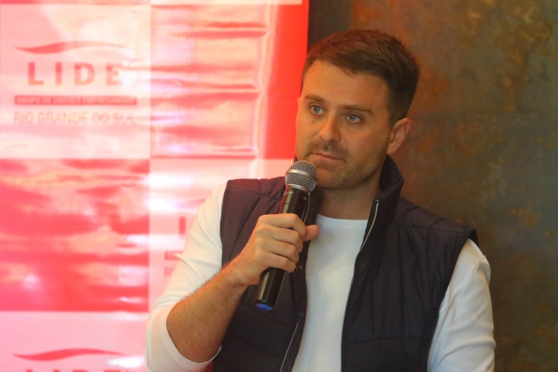 Empresário contou sua trajetória de quedas e sucesso no mercado 