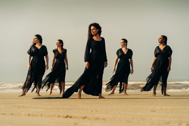 Performance conta com um corpo de baile com seis mulheres que amadureceram por meio do Flamenco