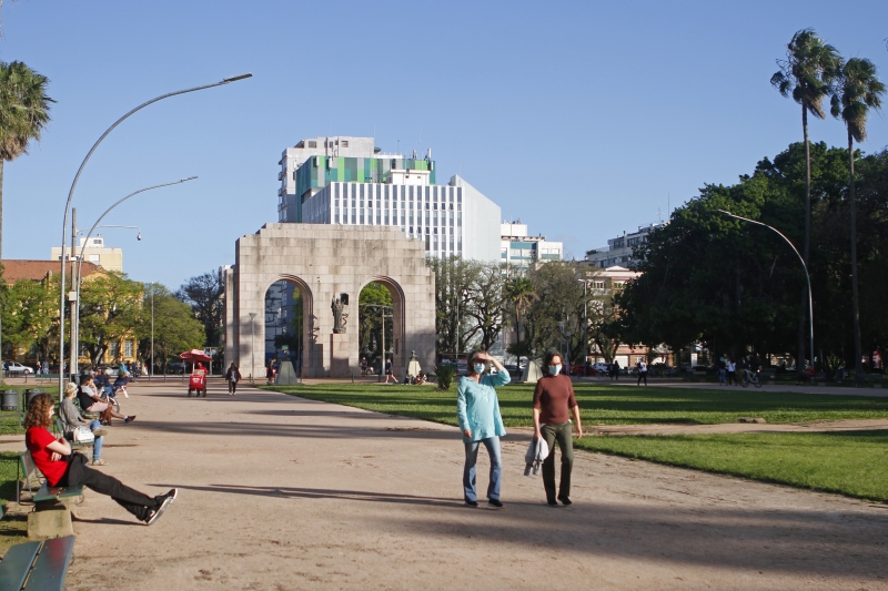Na Capital, a sexta-feira terá influência da fumaça das queimadas no Centro e Norte do País