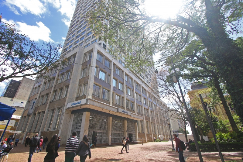 O lucro líquido ajustado da instituição atingiu R$ 990,4 milhões, 11,4% acima de 2020