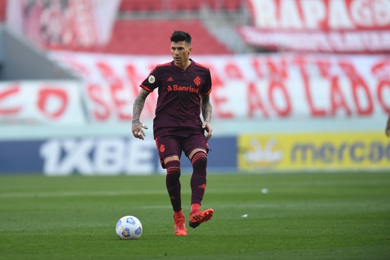Novo uniforme foi utilizado pela primeira vez na vitória deste domingo (26) sobre o Bahia