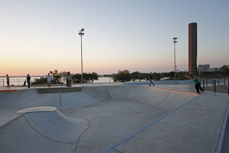 Pista de skate construída no trecho 3 da orla é a maior da América Latina